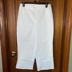 🌺 WHITE STAG White Capris. Size 16W. 🌺